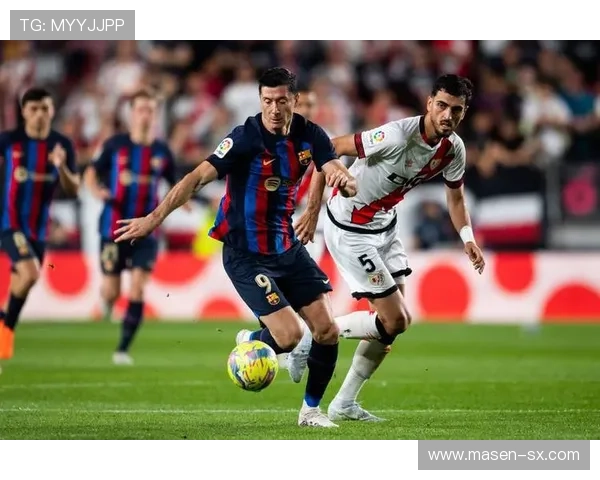 莱万多夫斯基对阵皇马与巴萨表现解析：关键比赛影响力